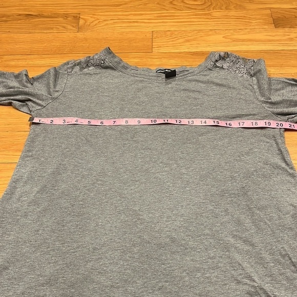 DKNY jeans gray top size large . - Picture 3 of 8